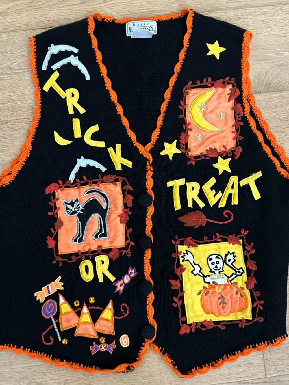 Basic Editions Halloween Vest – Trick or Treat Appliqué – Black Cat, Skeleton, L